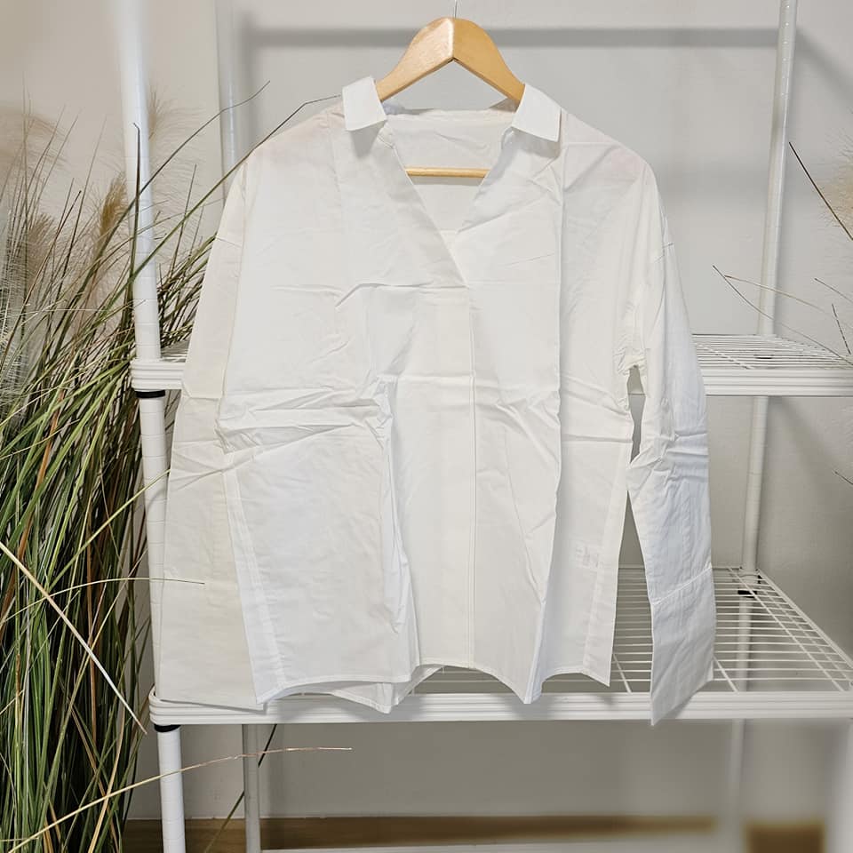 เสื้อเชิ้ตขาวดำ