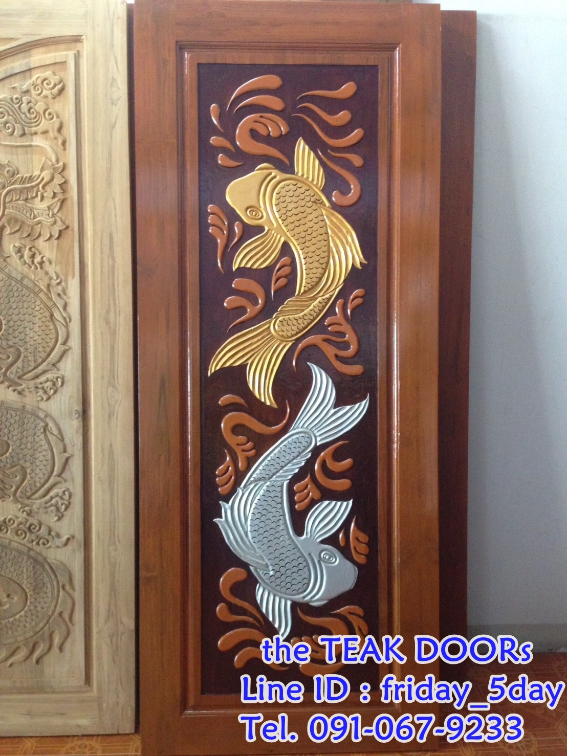 TD110 ประตูไม้สัก บานเดี่ยว ลายปลาคราฟเงินทอง ขนาด 80X200ซม.