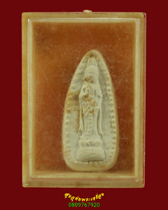 352.พระผงเจ้าแม่กวนอิม หลังยันต์ เนื้อจัดเก่ามีอายุ เข้มขลังคลาสสิกมีกล่องเก่าครับ