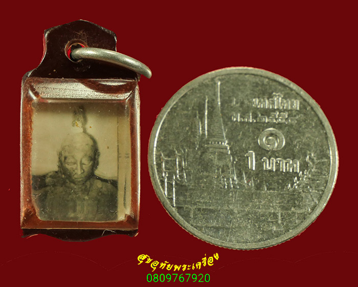 356.รูปถ่ายหลวงพ่อผาเงา วัดพระธาตุผาเงา จ.เชียงราย พิมพ์เล็ก เก่าเข้มขลังคลาสสิกน่าบูชาครับ