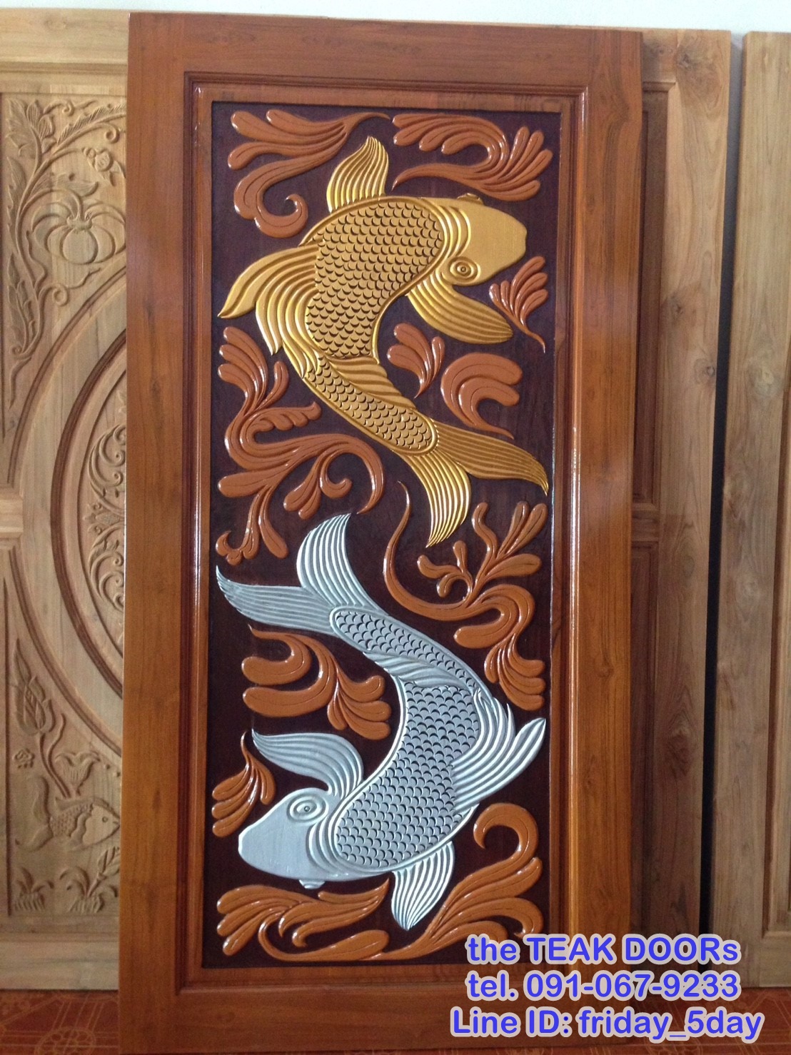 TD104 ประตูไม้สัก บานเดี่ยว ลายปลาคราฟเงินทอง ขนาด 100X200ซม.