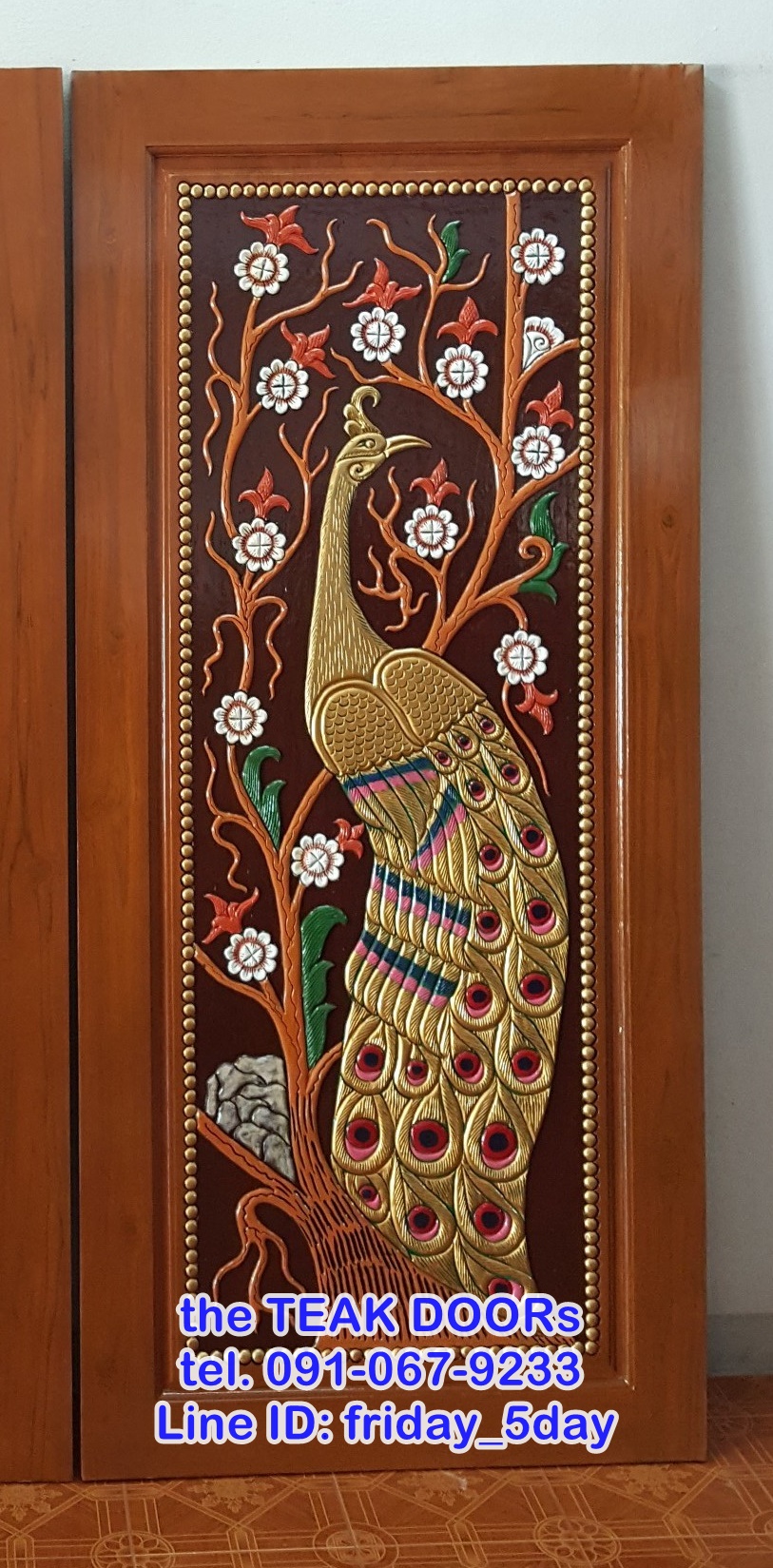 TD113 ประตูไม้สัก บานเดี่ยว ลายนกยูงกับดอกไม้ ขนาด 80X200ซม.