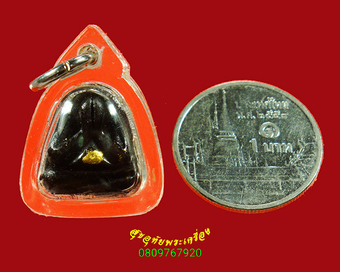 199.พระปิดตารุ่นกะลาเสาร์5 เจ้าคุณวิเชียร วัดเครือวัลย์ จ.ชลบุรี พิมพ์เล็กปิดทอง เลี่ยมพร้อมบูชา