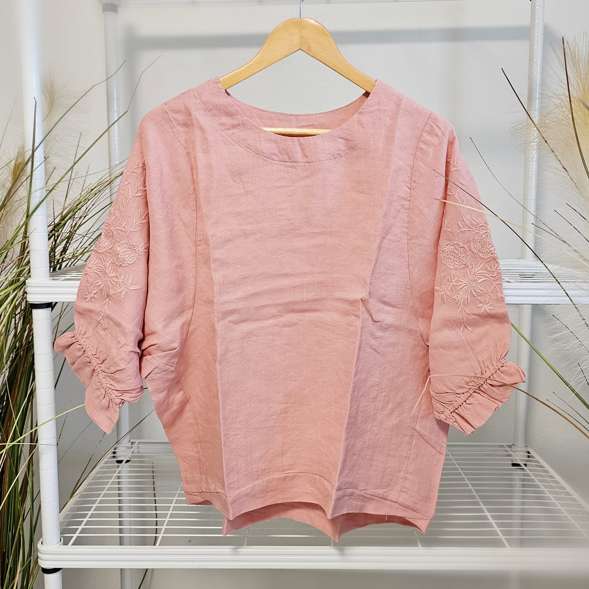 เสื้อฝ้ายผสมลินินลายปักแขนทรงระฆัง