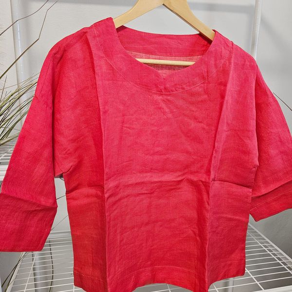 เสื้อฝ้ายแต่งคอวีสีแดง