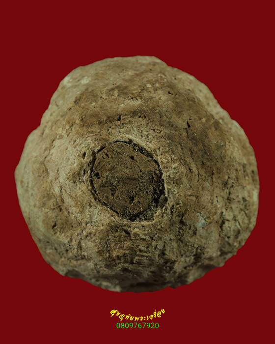 421.ลูกอมเนื้อผงพุทธคุณ เนื้อจัดแห้งยุคเก่า ขนาดจำโบ้ เข้มขลังคลาสสิกน่าบูชาครับ