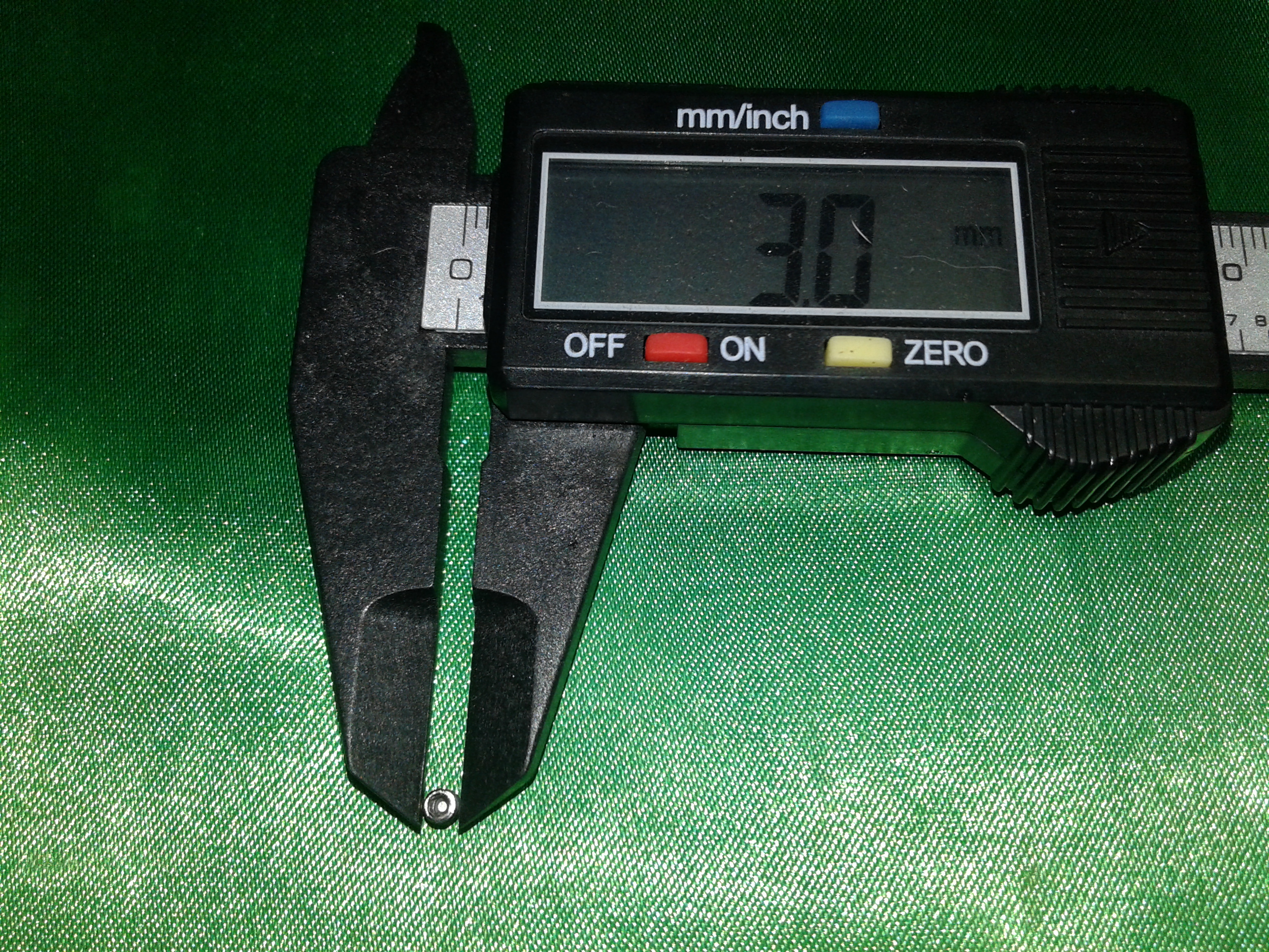 น็อตตัวหนอนหัวหกเหลี่ยม แสตนเลส304 ขนาด M3*4มม.