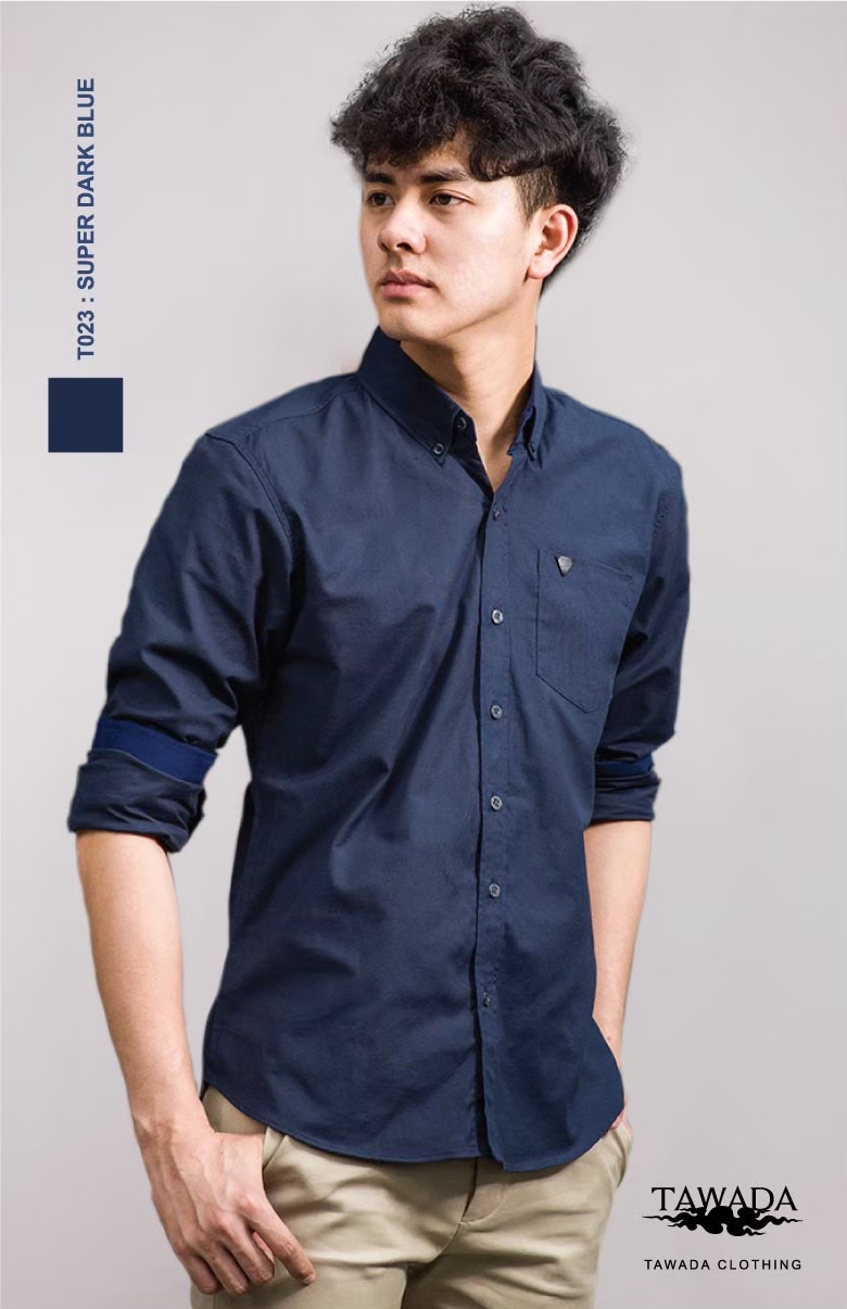 เสื้อเชิ้ตผู้ชายแขนยาวคอปกทรง Silmfit สีกรมดำ