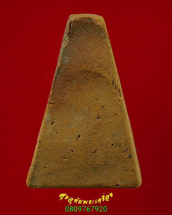 236.พระผงสุพรรณ เนื้อดิน หลังรอยนิ้วมือ เนื้อจัดเเห้งเก่า เข้มขลังคลาสสิกน่าบูชาครับ