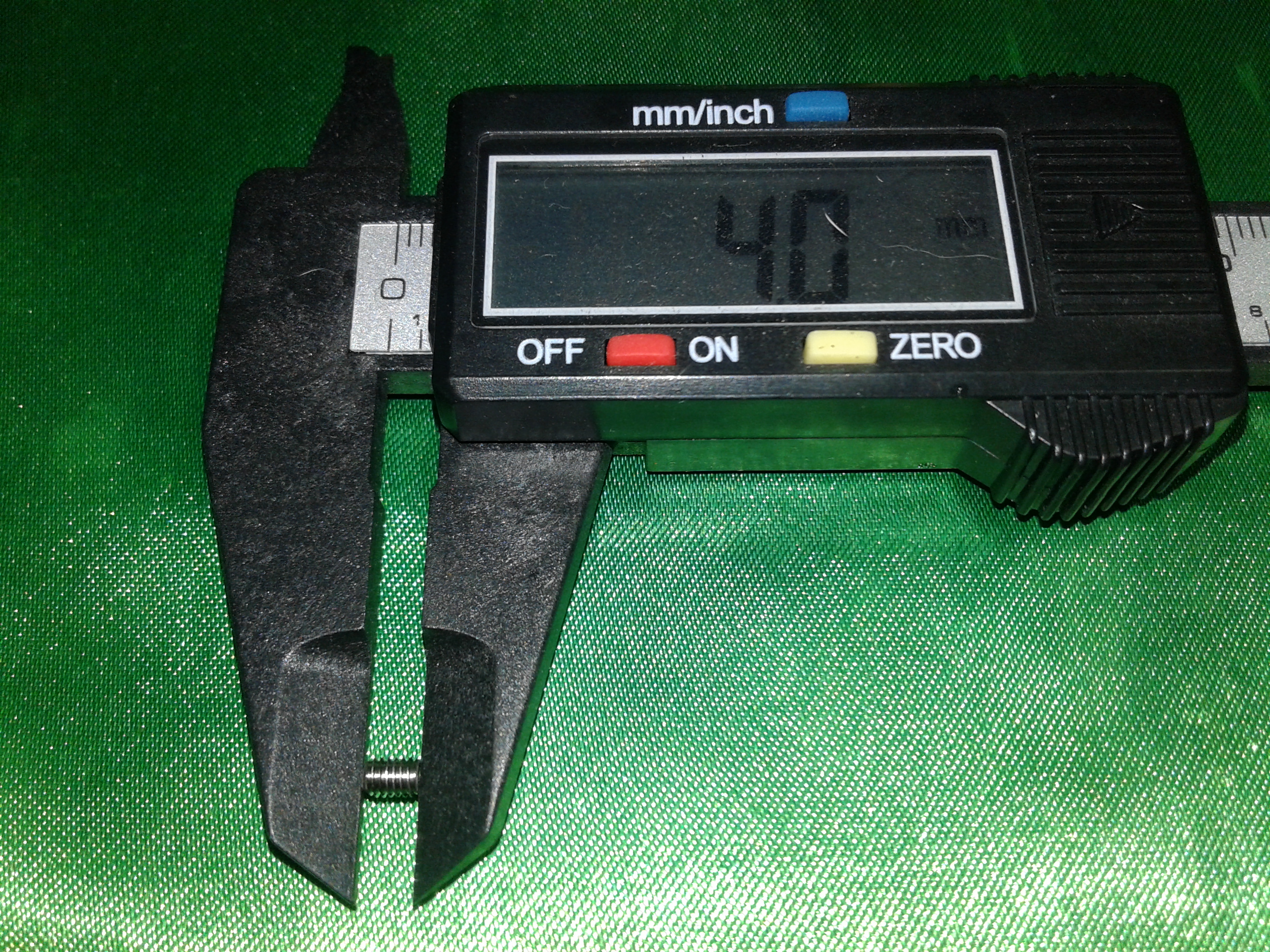 น็อตตัวหนอนหัวหกเหลี่ยม แสตนเลส304 ขนาด M3*4มม.