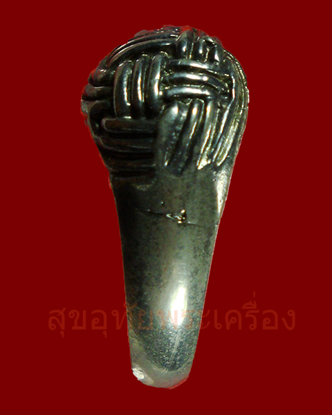 แหวนตะกร้อ หลวงพ่อขวัญ วัดบ้านไร่ เนื้อเงิน หายากครับ