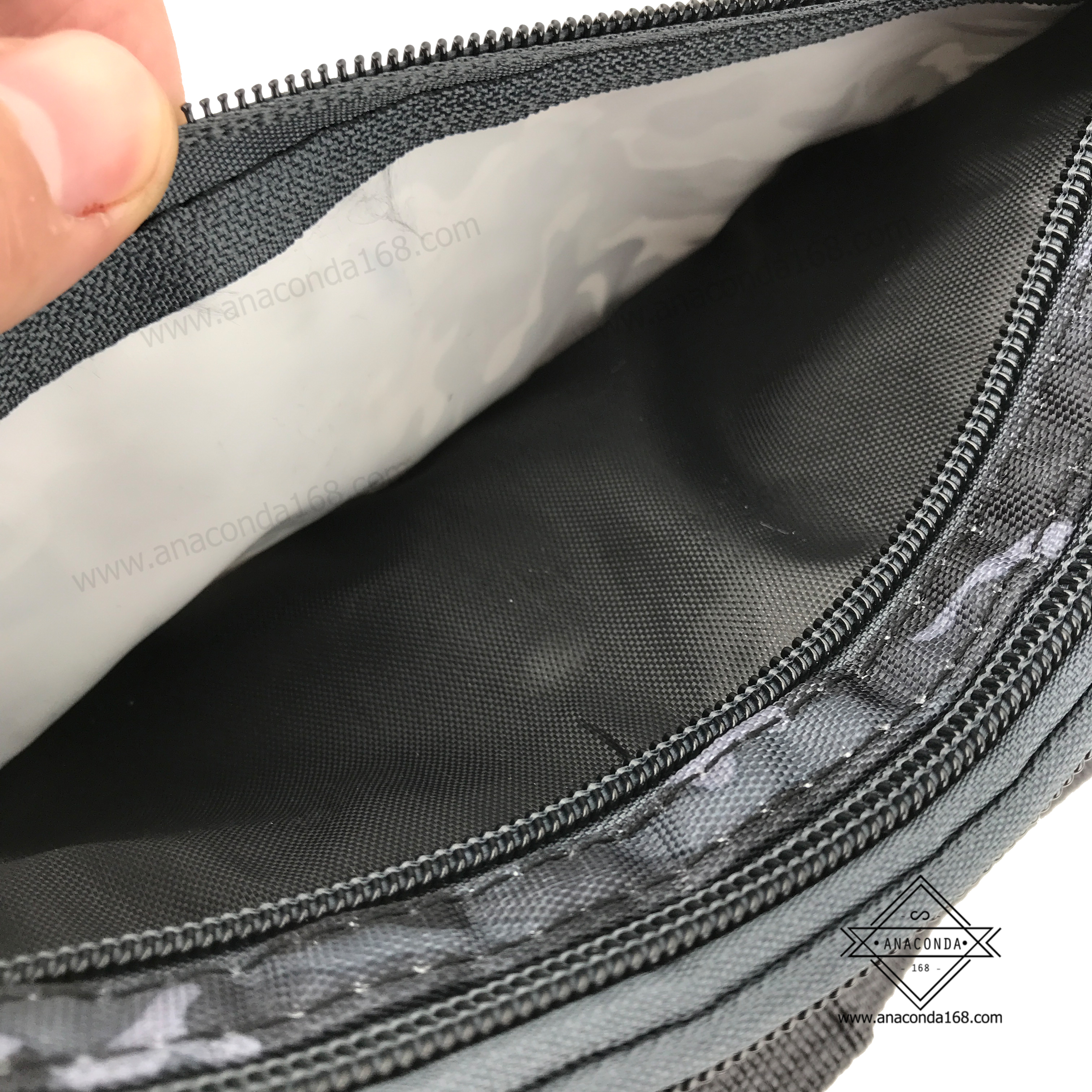 กระเป๋าคาดเอวสปอร์ต 3 ซิปแบบลาย V.2(Sport Bag)