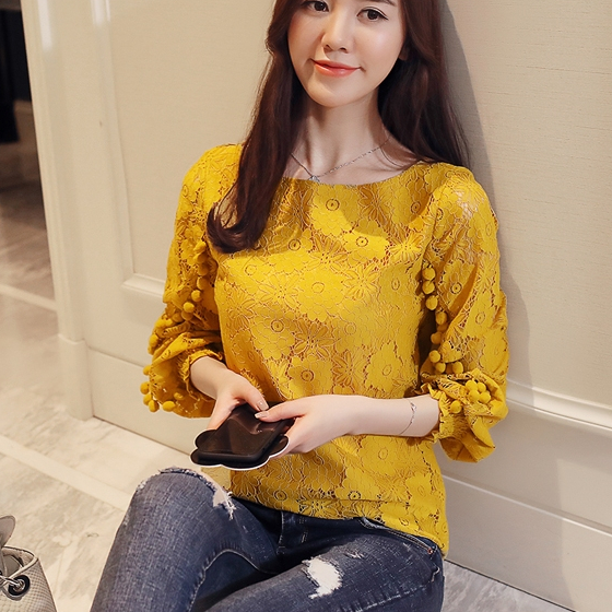 เสื้อลูกไม้แขนยาว(มีตุ้มห้อย)สีเหลือง