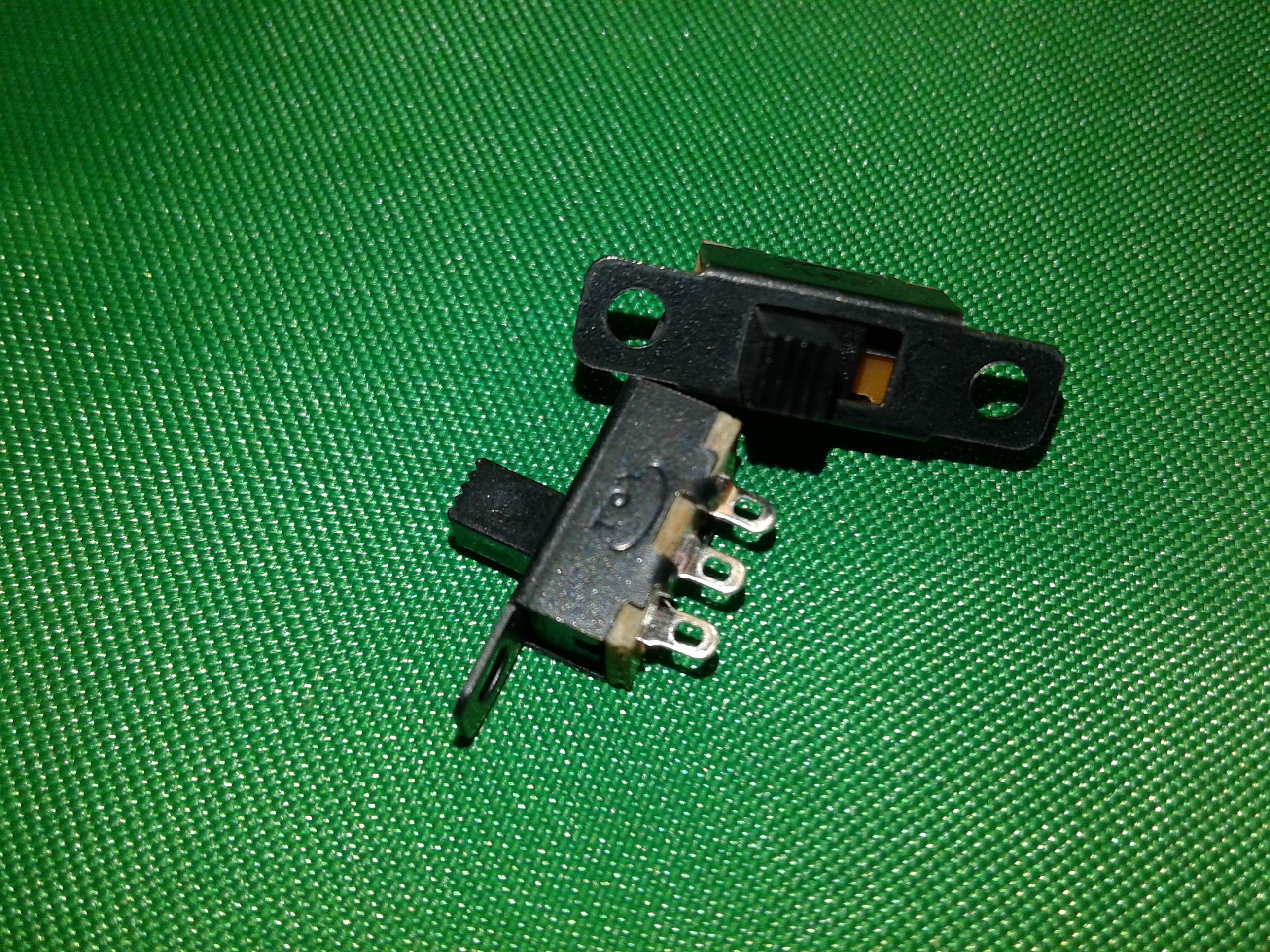 สวิทย์ on-off แบบเลื่อน ตัวเล็กอย่างดี