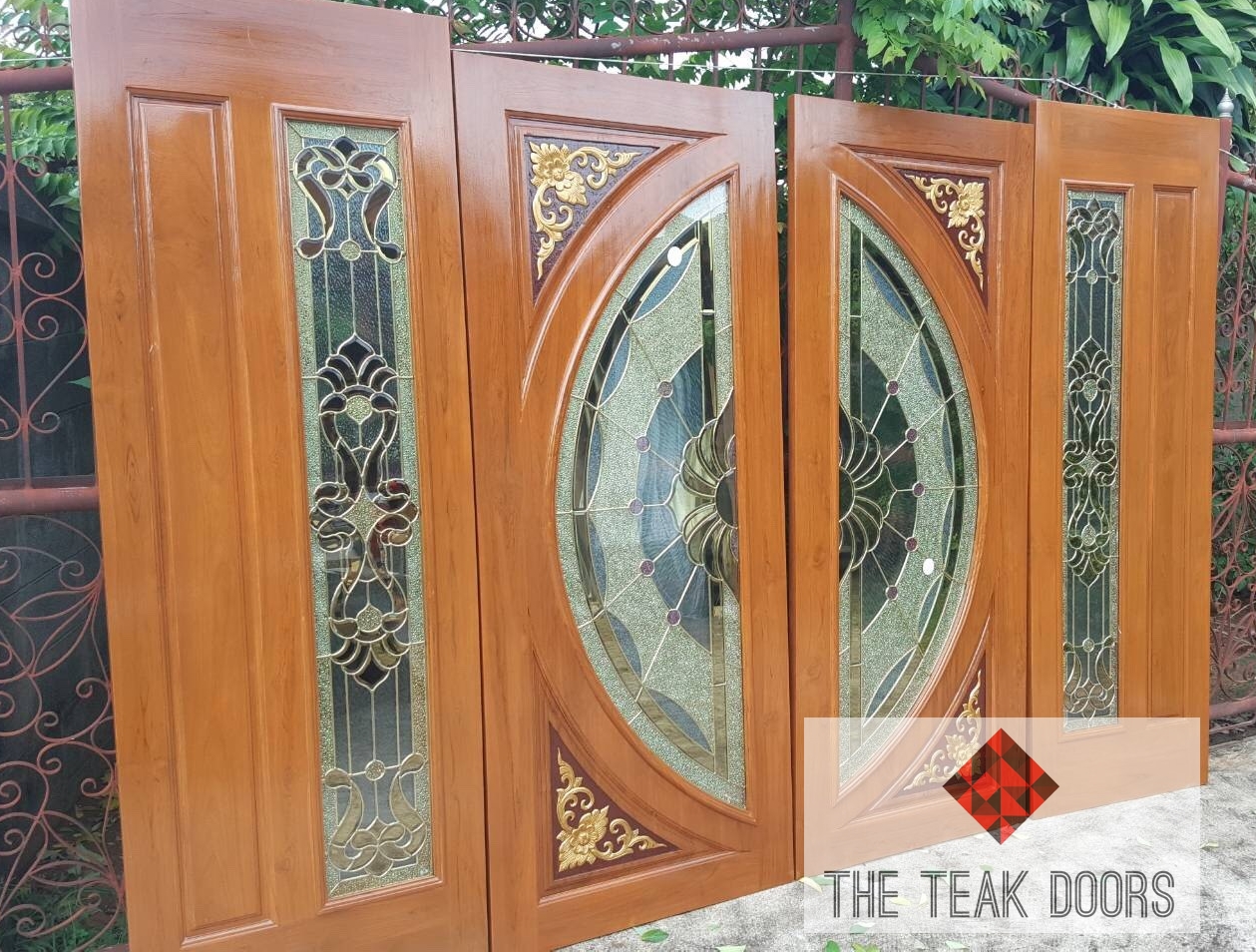 ประตูไม้สัก กระจกสเตนกลาส ชุด 4 ชิ้น (บานเลื่อน)