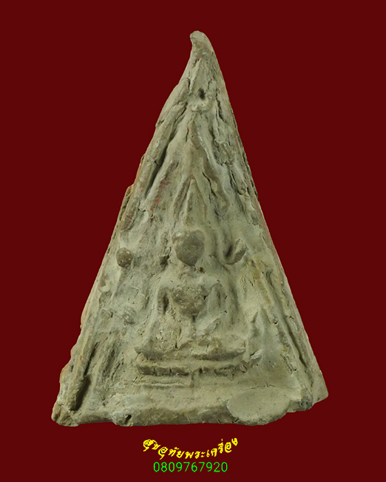 582.พระพุทธพิมพ์สามเหลี่ยม ข้างกนก เนื้อผง เนื้อหาจัดจ้านเก่ามีอายุ เข้มขลังคลาสสิกครับ