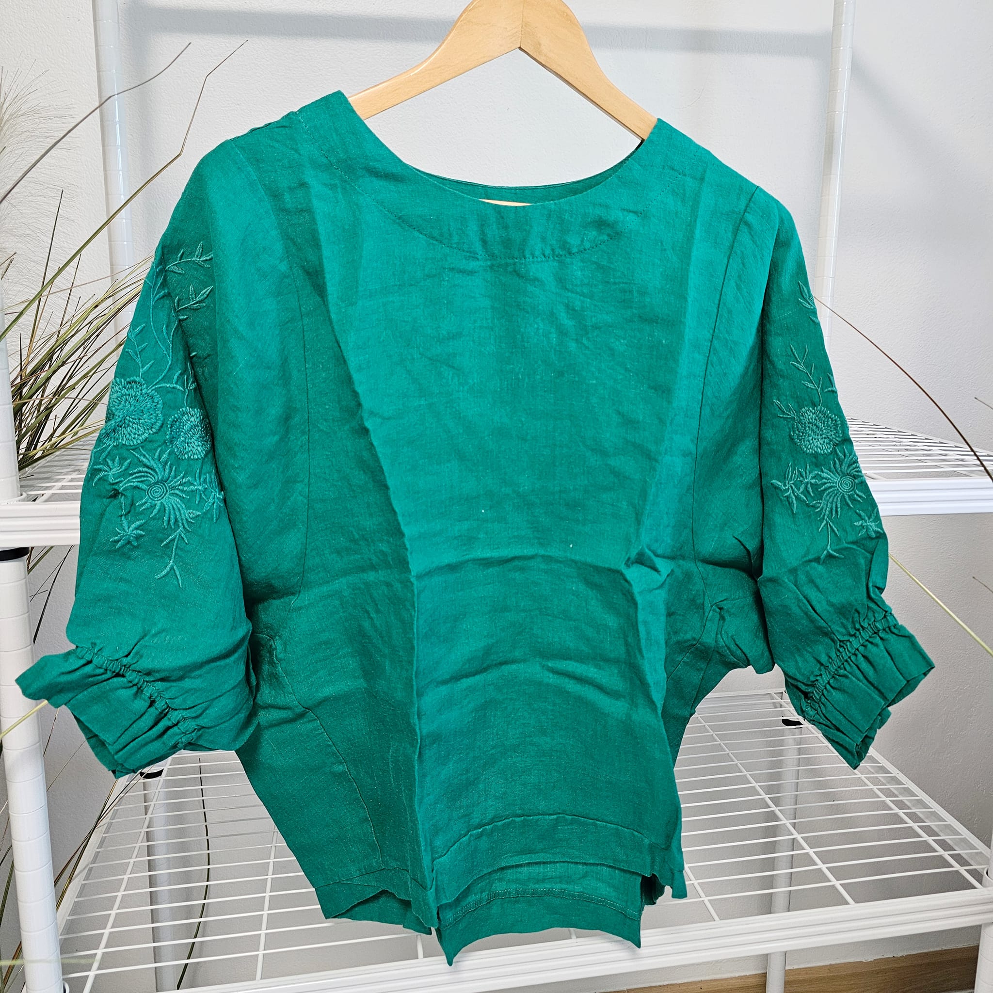 เสื้อฝ้ายผสมลินินลายปักแขนทรงระฆัง