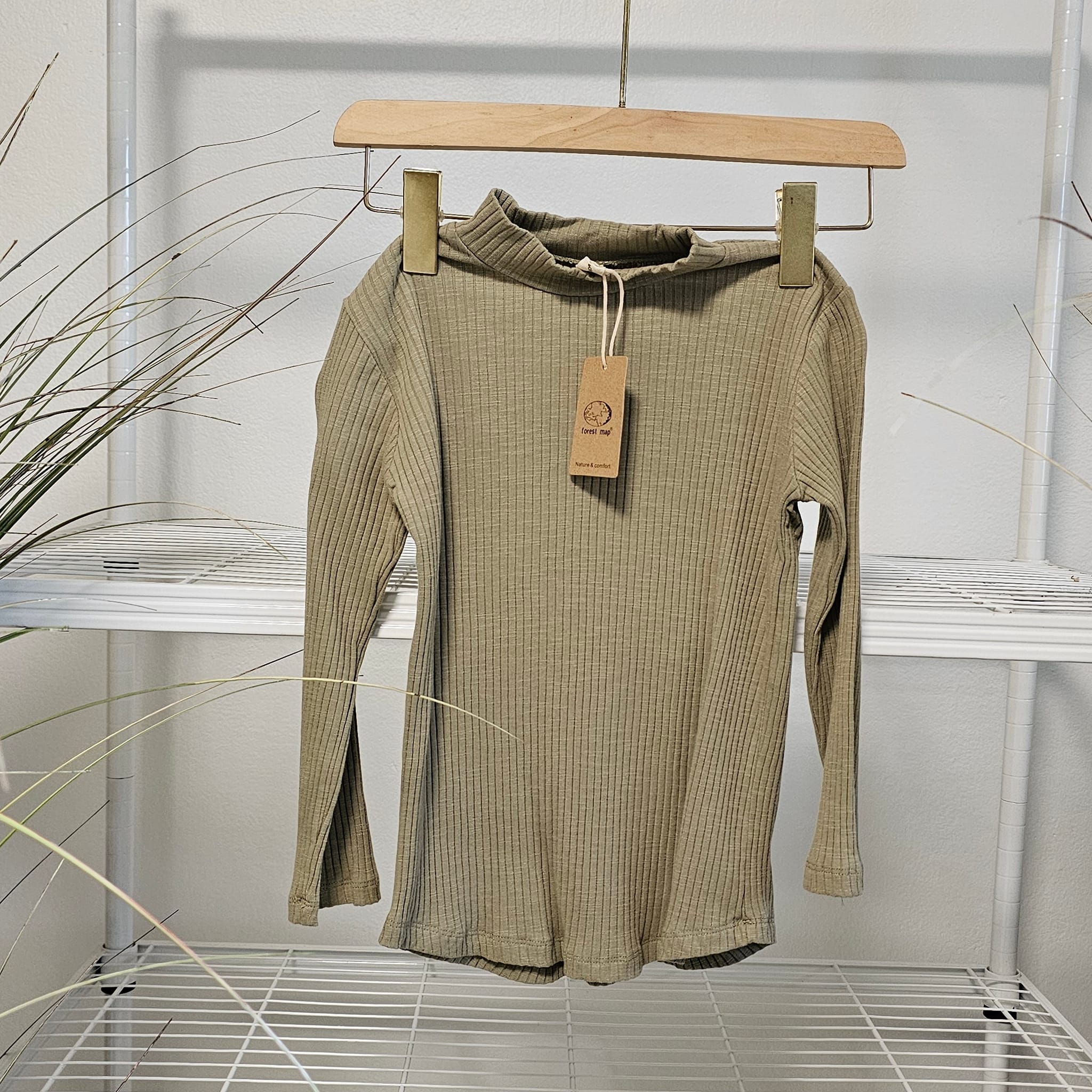 เสื้อคอเต่าสีเขียว+กก.ลินินน้ำตาล