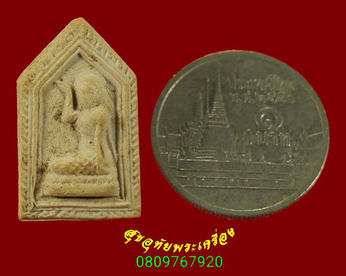 350.นางกวักเนื้อผง ห้าเหลี่ยม หลังเรียบแห้งเก่ามีอายุ เข้มขลังคลาสสิก น่าบูชาครับ