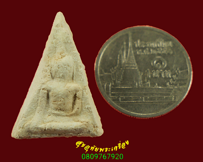 822.พระนางพญาเนื้อผงกรรมฐานผสมปูน หลวงปู่ดู่ วัดสะแก จ.อยุธยา เข้มขลังน่าบูชาครับ