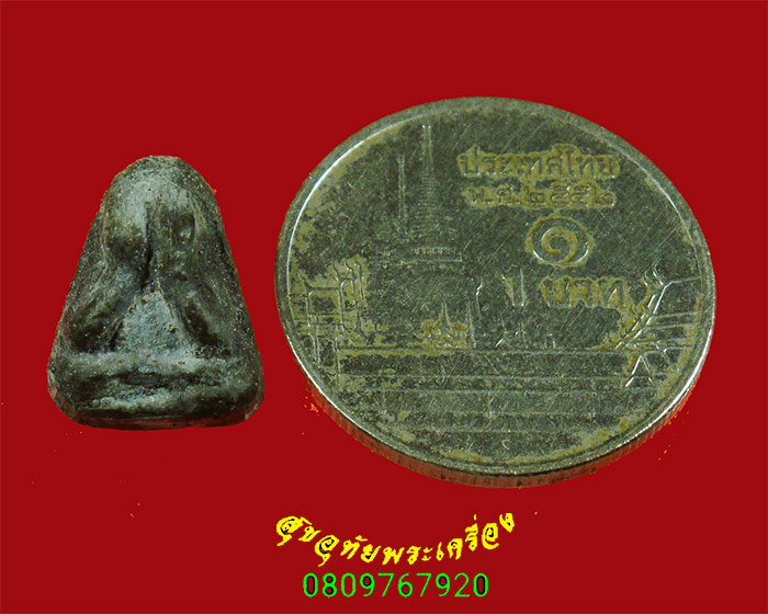 705.พระปิดตาเนื้อชินตะกั่ว วัดพระญาติ จ.อยุธยา มีตอกโค๊ตด้านหลัง สวยเดิมพร้อใมใบแนบจากวัด น่าบูชา