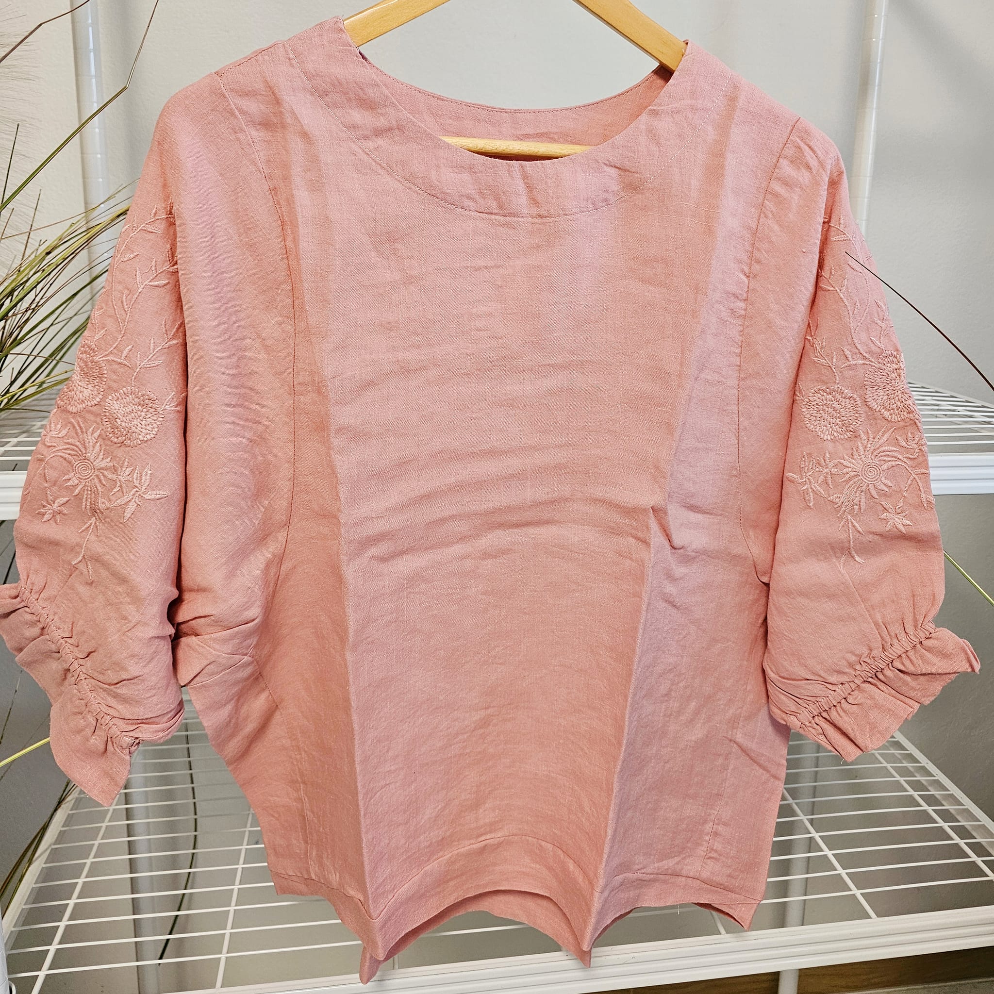 เสื้อฝ้ายผสมลินินลายปักแขนทรงระฆัง