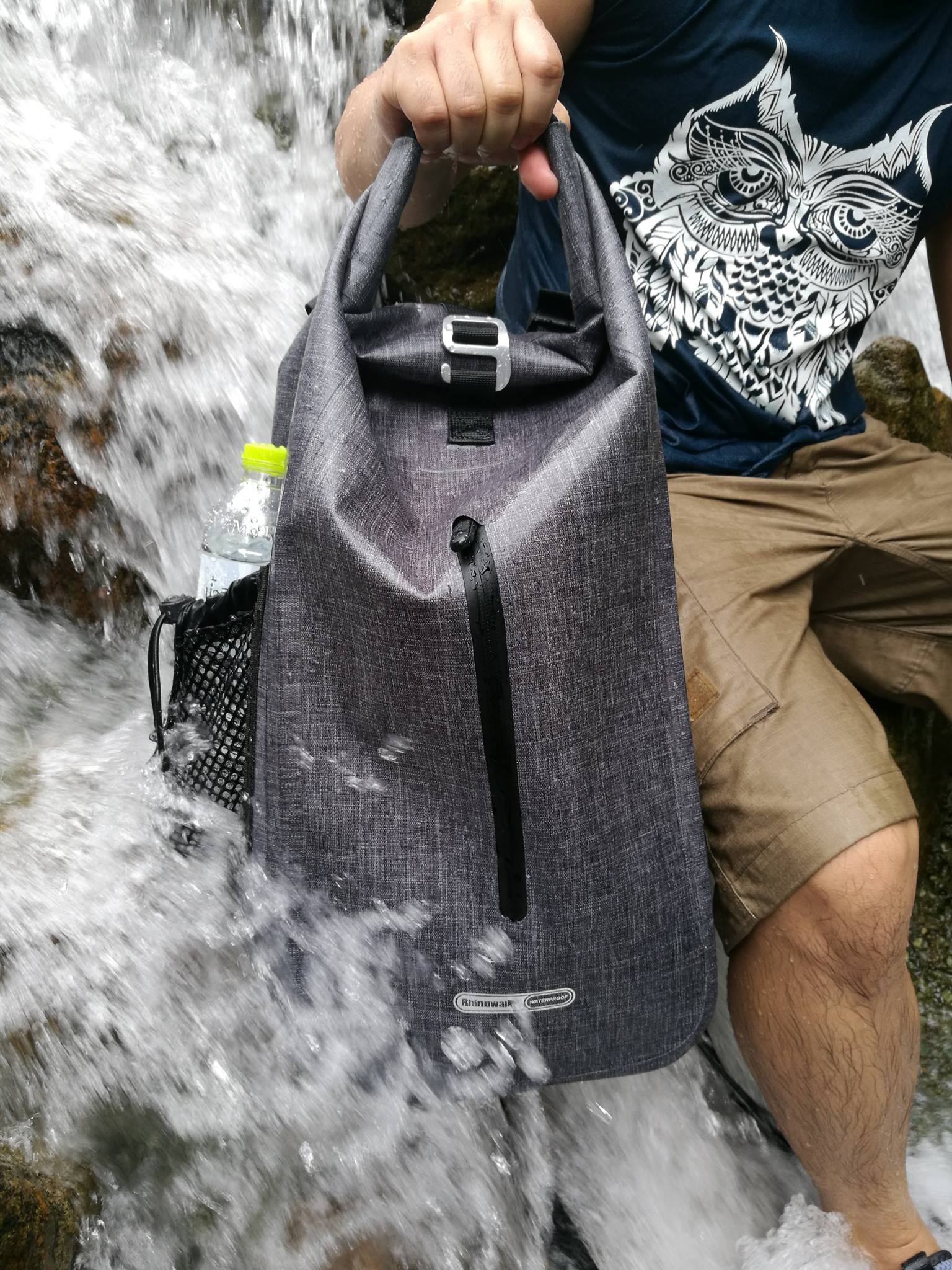 กระเป๋าเป้กันน้ำ 100% Rhinowalk รุ่น TF710 สีดำ