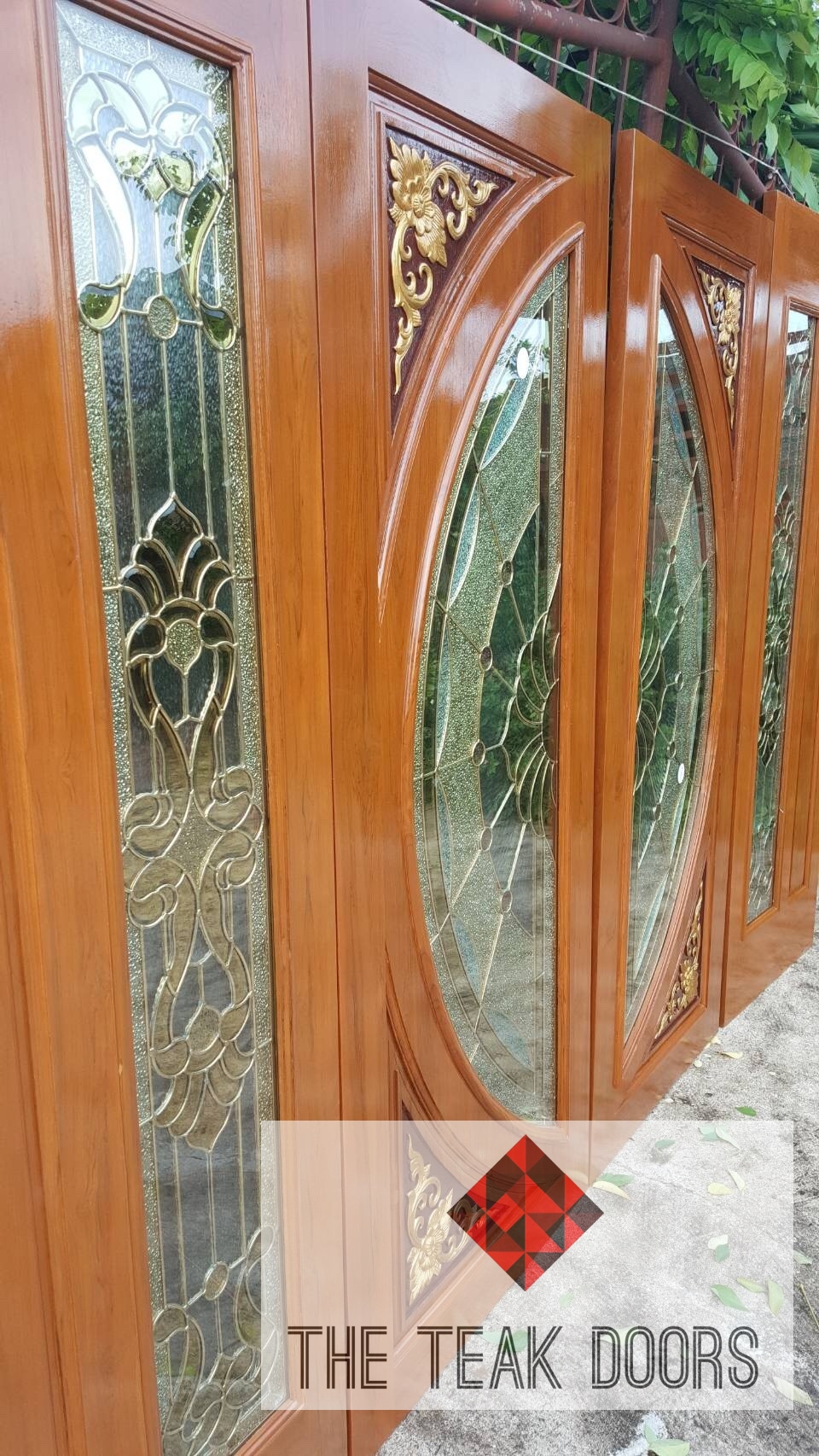 ประตูไม้สัก กระจกสเตนกลาส ชุด 4 ชิ้น (บานเลื่อน)