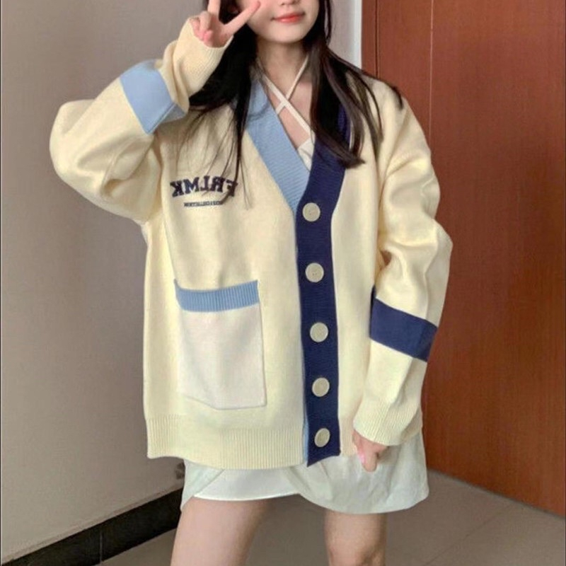 พร้อมส่ง : เสื้อโค้ทกันหนาวสเวตเตอร์แต่งสีทูโทนกระเป๋าหน้า