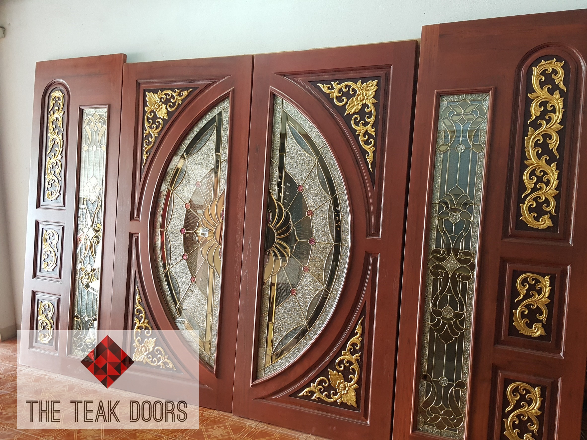 ประตูไม้สัก กระจกสเตนกลาส ชุด 4 ชิ้น (บานเลื่อน)