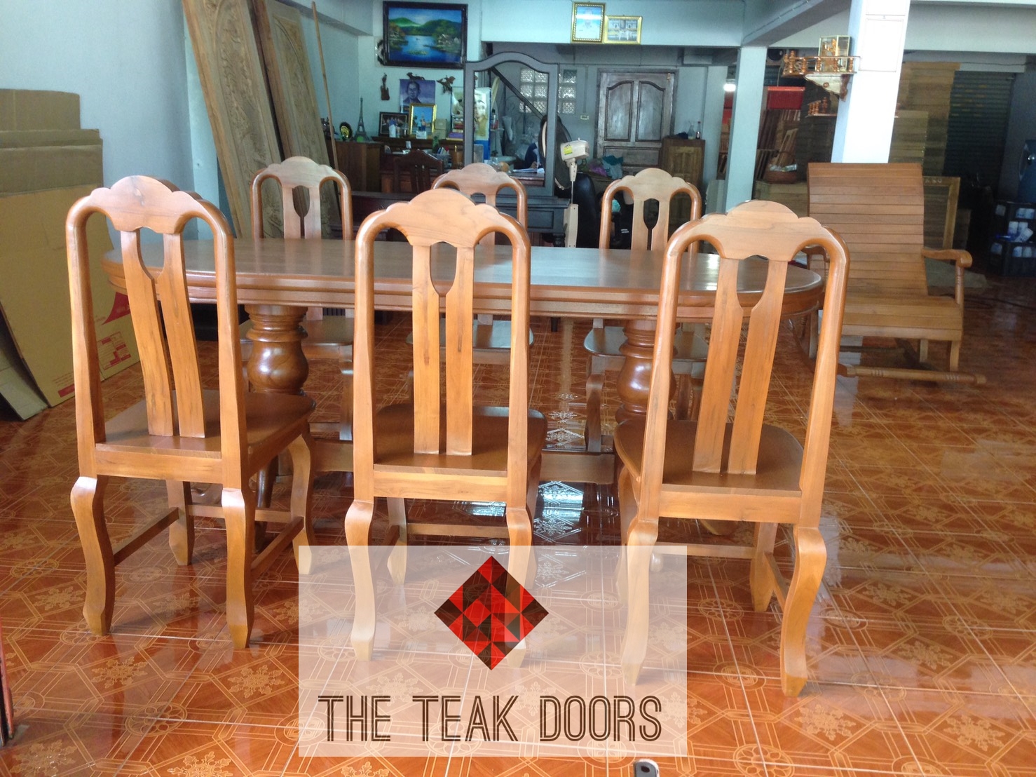 โต๊ะอาหารวงรี และ เก้าอี้ 6 ตัว