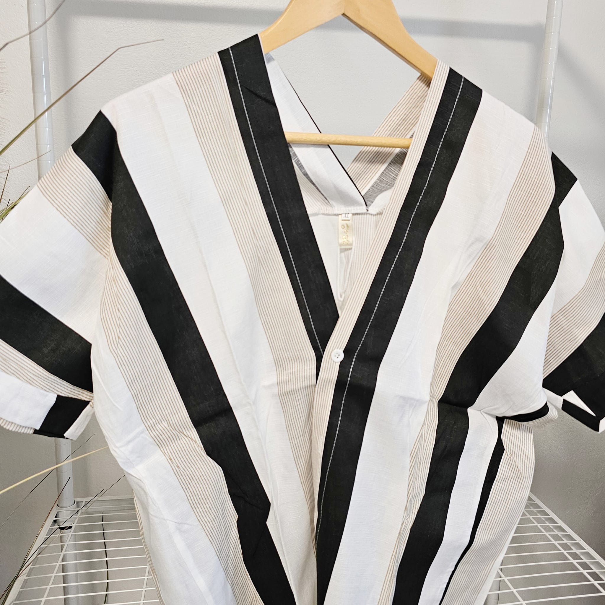 เสื้อfashion koreaคอวี