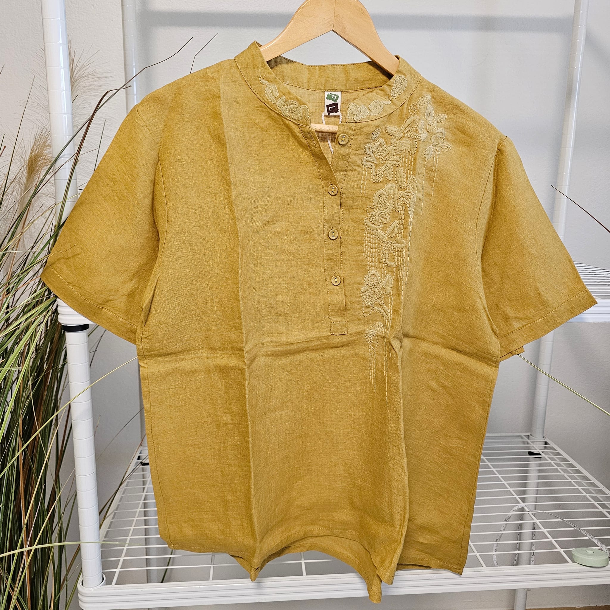 เสื้อลินินผสมฝ้ายลายงานปักสีเหลือง