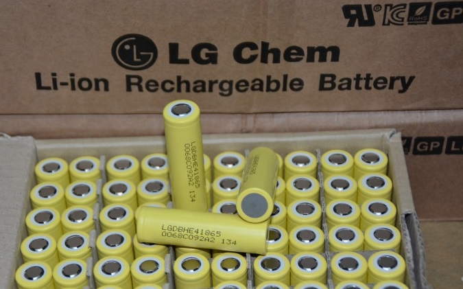 แบตเตอรี่ 18650 LG HE4 IMR 2500mah จากโรงงานLGแท้ *2ก้อนแถมกล่องใส่ถ่านABS*