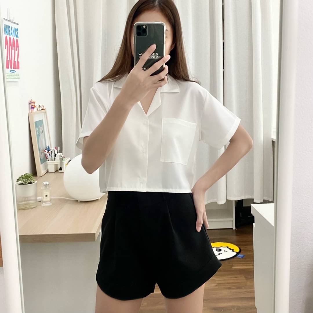 พร้อมส่ง : เสื้อเชิ้ตคอปกแขนสั้นทรงครอปสีพื้น