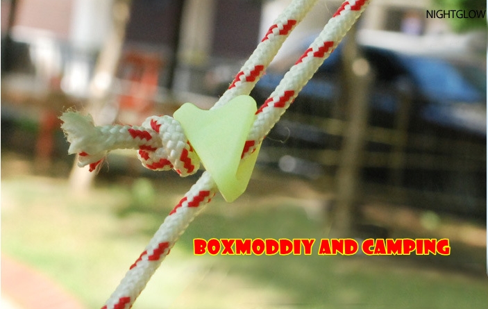 ตัวปรับเลื่อนเชือกเต็นท์ LINE STOPER TENT ตัวรั้งเชือกเต็นท์ ตัวล็อกเชือกเต็นท์ สีขาว สะท้อนแสงในเวลากลางคืน ขนาดยาว 32มม. รูร้อยเชือกขนาด5มม.