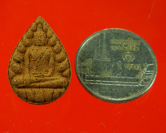 737.พระพุทธเนื้อผง หลังยันต์ มีเกศา น่าบูชาครับ