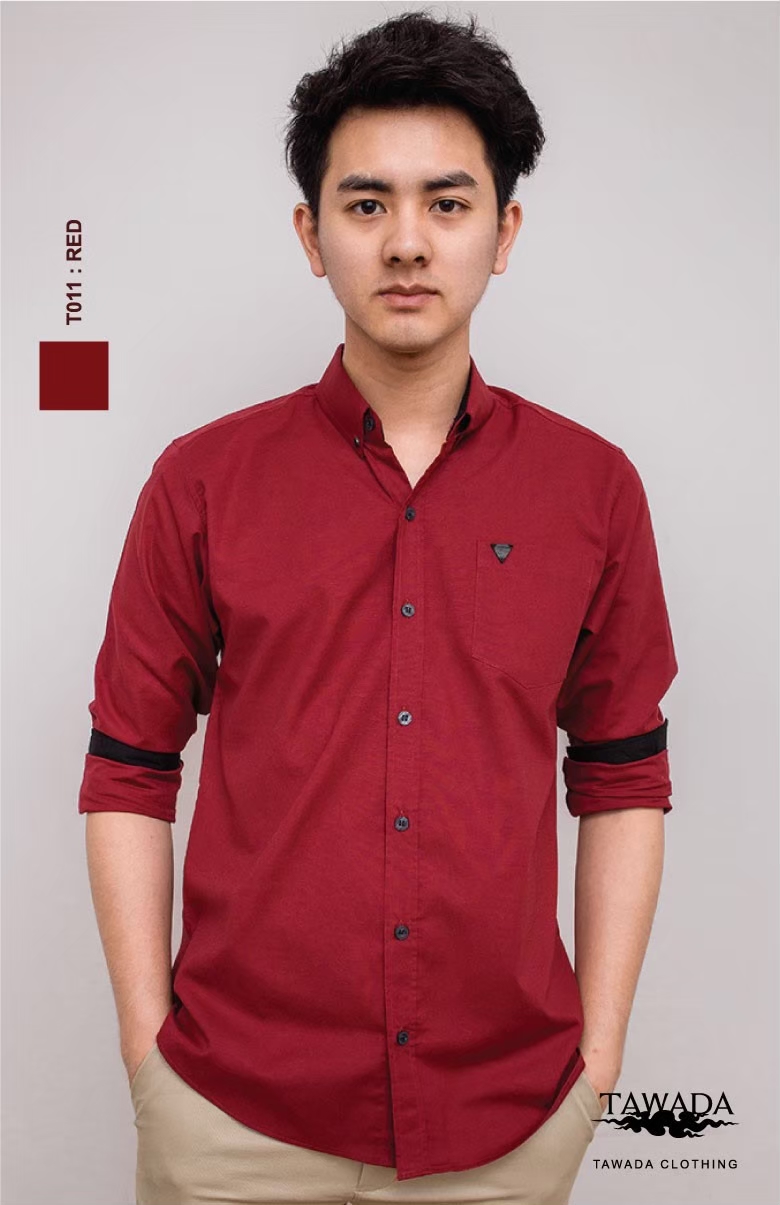 เสื้อเชิ้ตผู้ชายแขนยาวคอปกทรง Silmfit สีแดง