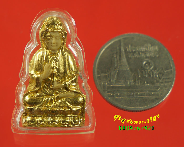 112.เจ้าแม่กวนอิม วัดบวรนิเวศวิหาร เนื้อผงปิดทอง ปี2539 มีเลี่ยม เป็นมงคลน่าบูชาครับ