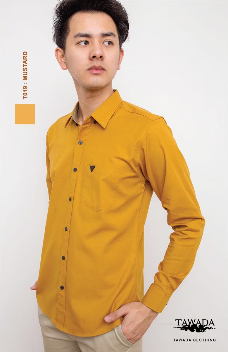 เสื้อเชิ้ตผู้ชายแขนยาวคอปกทรง Silmfit สีเหลืองมัสตาร์ด