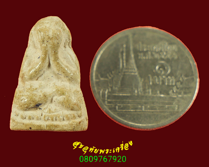 739.พระปิดตาลอยองค์ หลัง ว ท เนื้อผงแก่น้ำมัน เนื้อจัดเก่า เข้มขลังคลาสสิกน่าบูชาครับ
