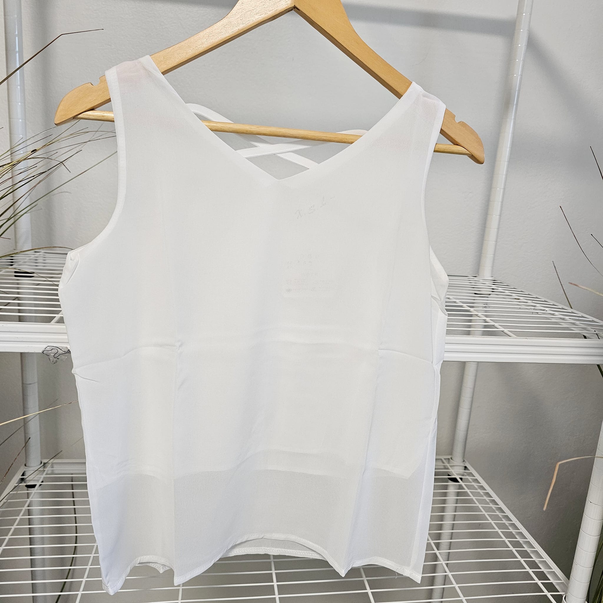 เสื้อสายเดี่ยวหลังไขว้