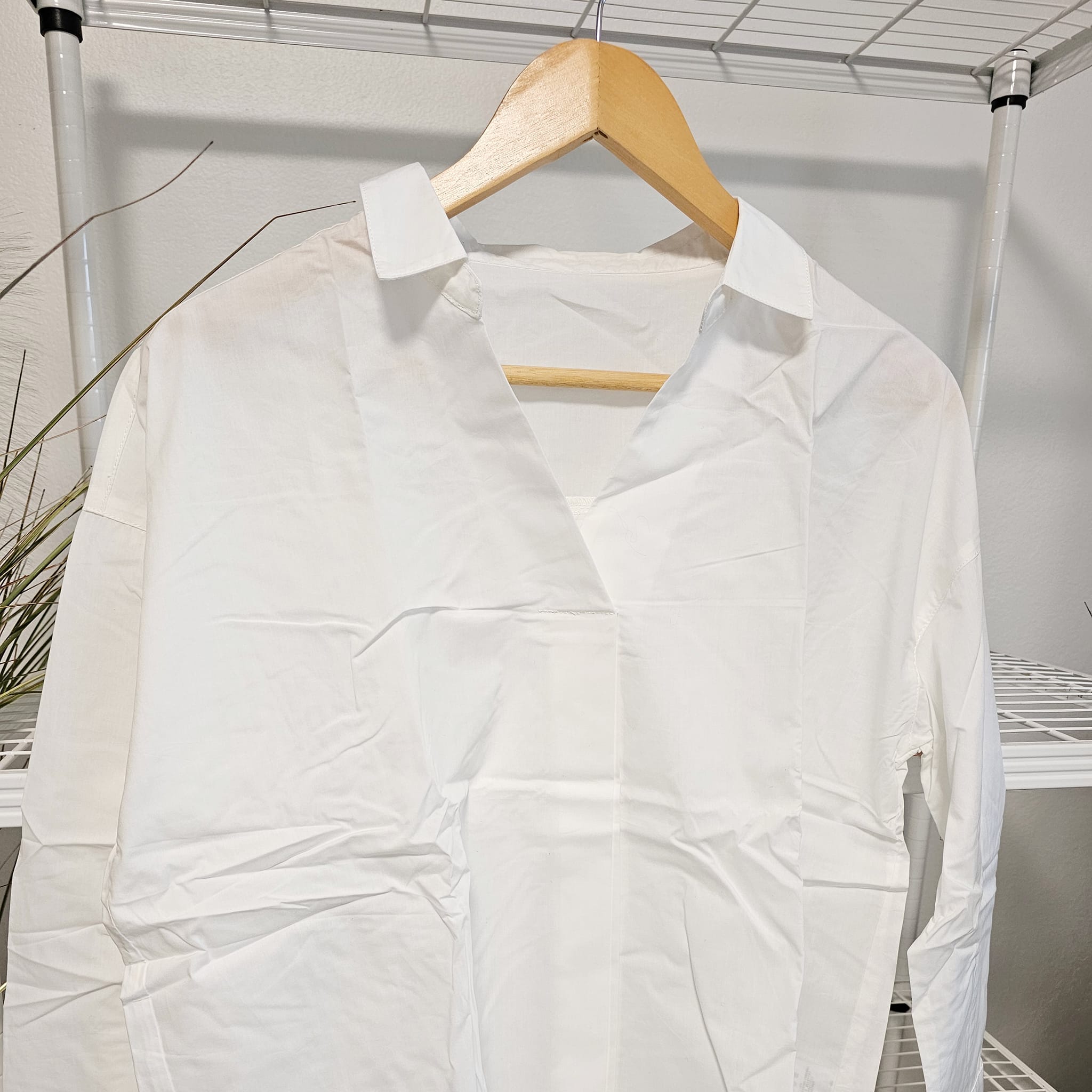 เสื้อเชิ้ตขาวดำ