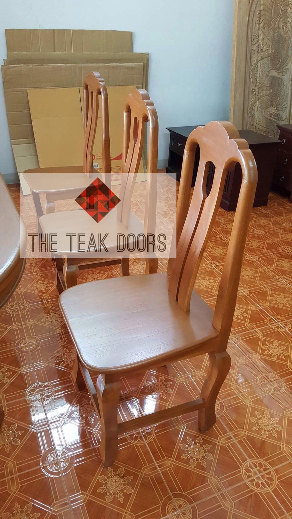 โต๊ะอาหารวงรี และ เก้าอี้ 6 ตัว