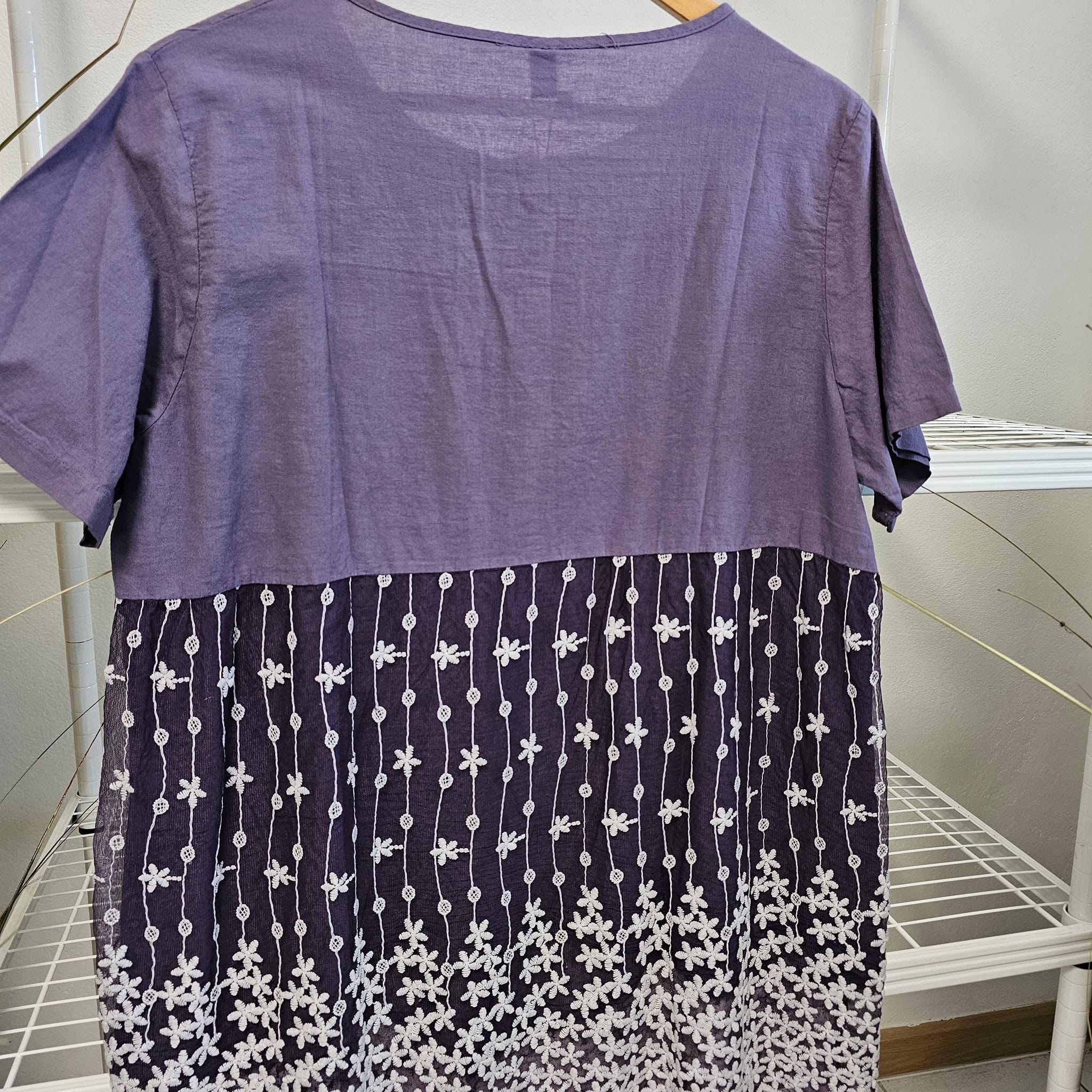 เสื้อผ้าฝ้ายแต่งลูกไม้สีม่วง