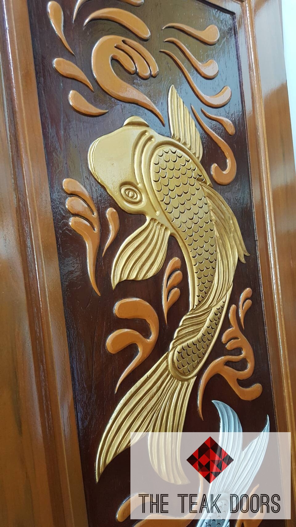 TD110 ประตูไม้สัก บานเดี่ยว ลายปลาคราฟเงินทอง ขนาด 80X200ซม.
