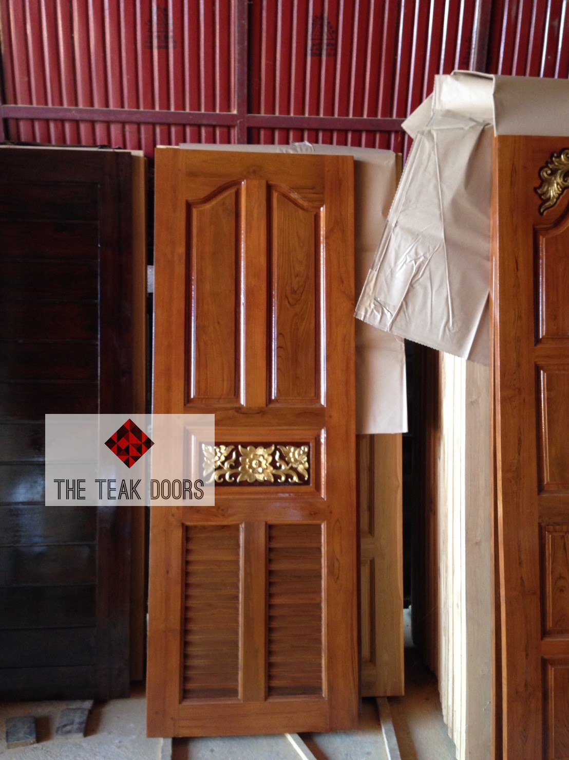 TD158 ประตูไม้สัก บานเดี่ยว 5 ฟักปีกนกแกะกลาง2ช่องเกล็ด ขนาด 80X200ซม.