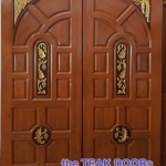 TD252 ประตูไม้สัก บานคู่ ลายโค้งแสงทึบ แกะองุ่น ขนาด 80X200 ซม.