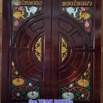 TD231 ประตูไม้สักบานคู่ วงล้อแกะสลักบนล่าง ขนาด 160X200 ซม. *สีโอ๊คแดง*