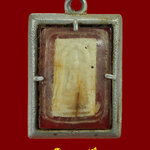 840.สมเด็จงาแกะ เลี่ยมตัวถังเดิม วัดพระนอนจักรสีห์ จ.อ่างทอง สภาพคลาสสิกเข้มขลังครับ